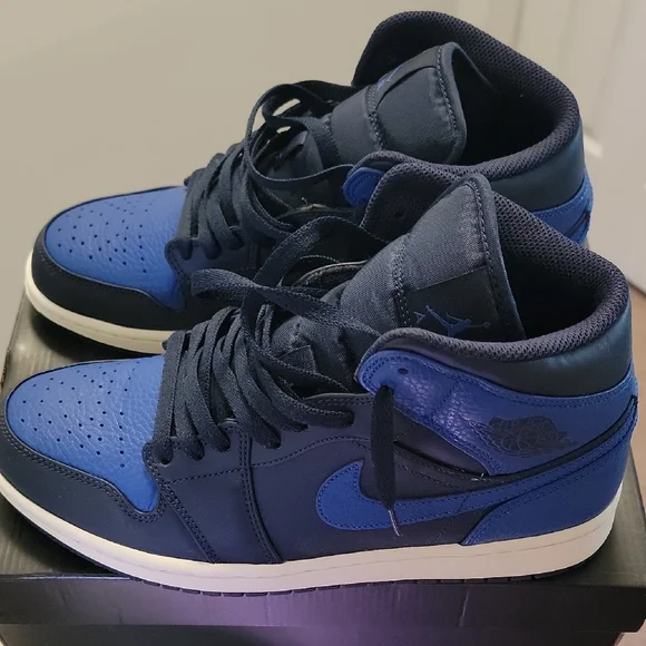 Jordan Athletic Shoes - Black and Blue - Picture 4 of 9